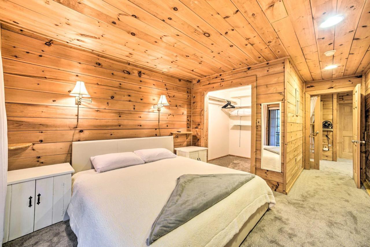 Spacious Cabin With Decks Near Saratoga Springs Middle Grove Exterior photo